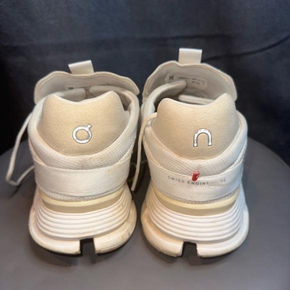 On Cloud Novas - Picture 5 of 6